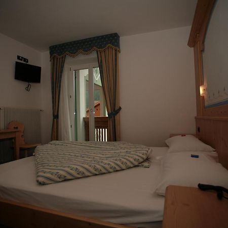 Garni Eden Hotel Canazei Ruang foto
