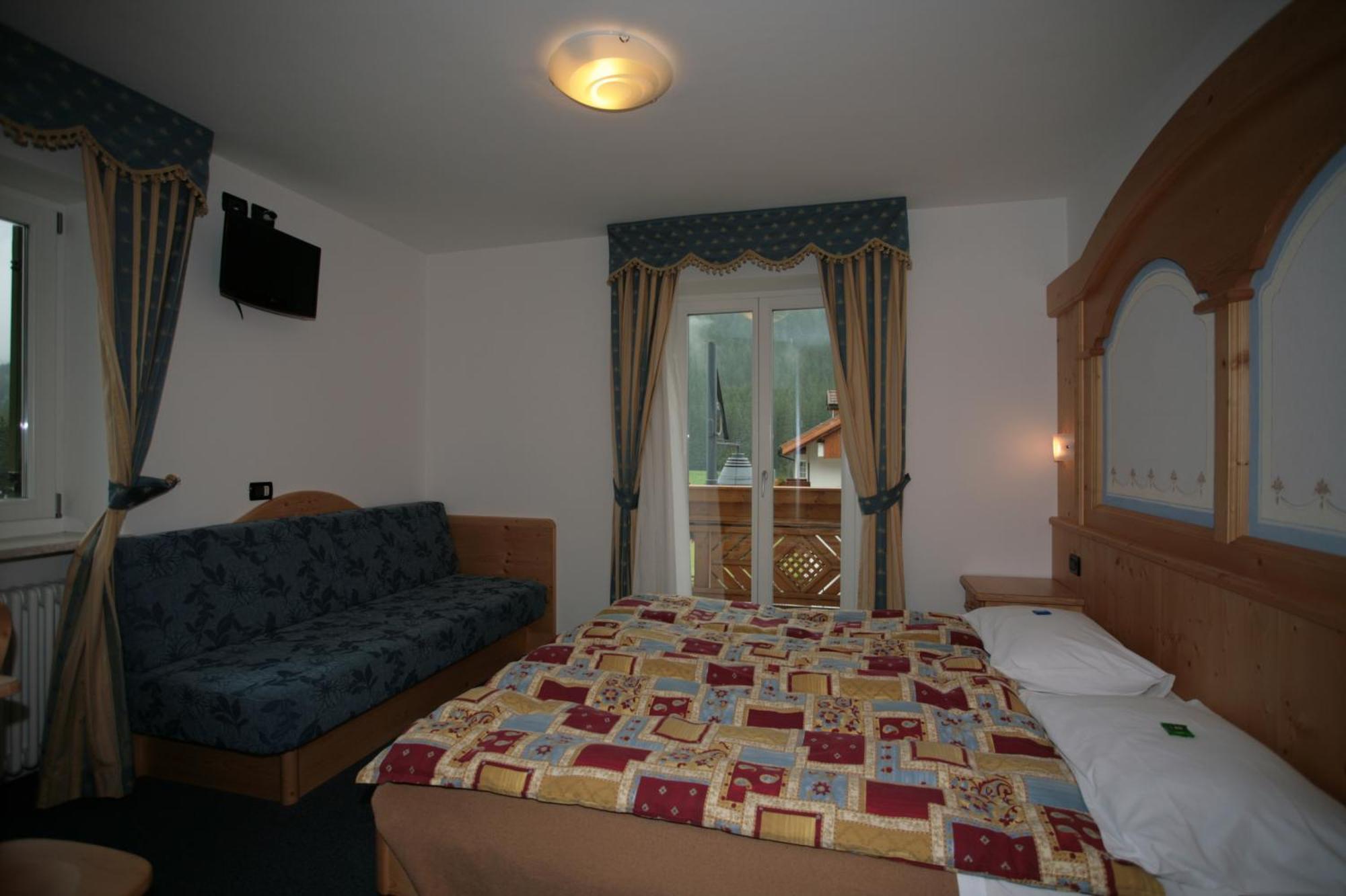 Garni Eden Hotel Canazei Ruang foto