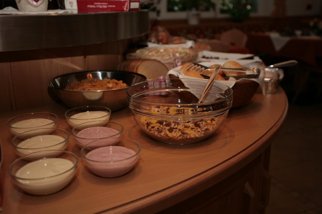 Garni Eden Hotel Canazei Bagian luar foto